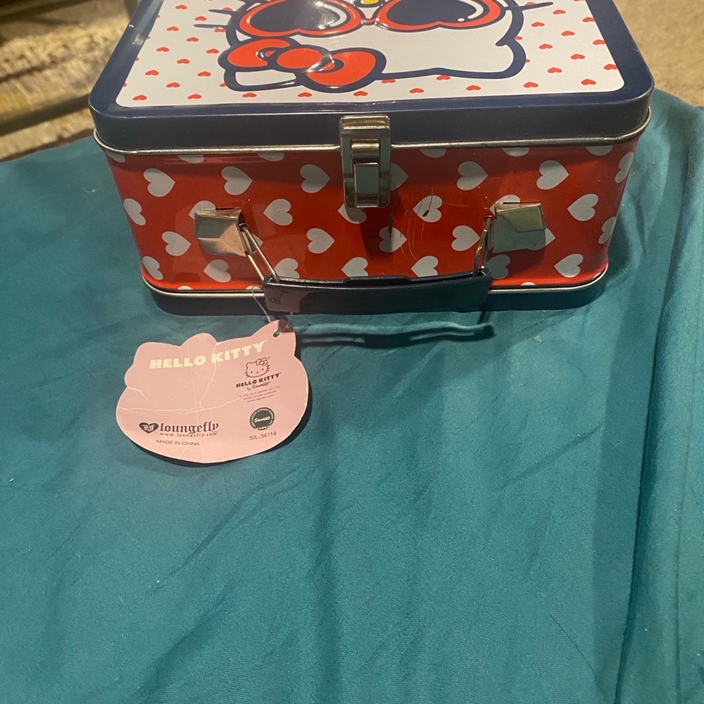 Hello Kitty Lunch Box Loungefly BNWT - Picture 3 of 6